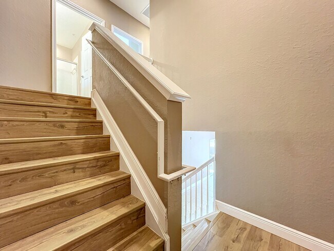 Building Photo - LUXURY 3 Bedroom / 2 Bath Townhome in a ga...