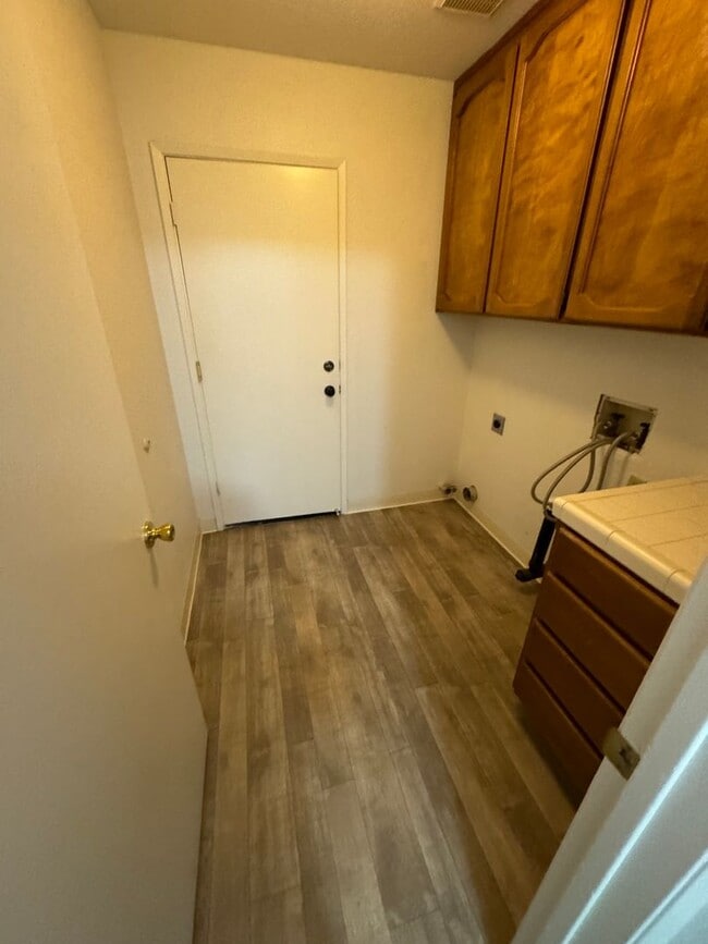 Building Photo - 1042 Awani Dr