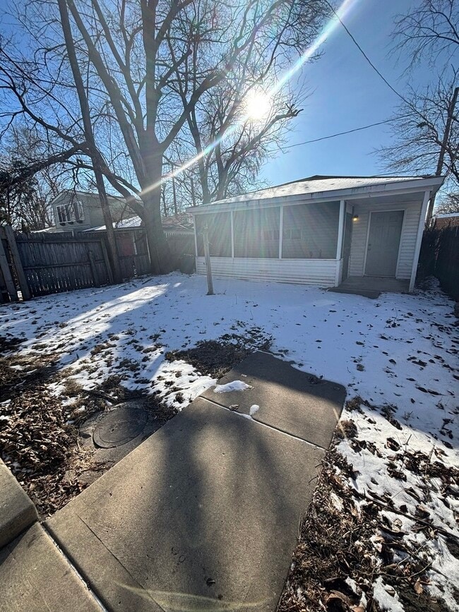 Building Photo - 713 E 144th St