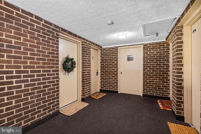 Building Photo - 11238 Cherry Hill Rd