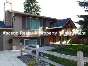 Building Photo - Updated 4 Bed on Cul de Sac Quick Access t...