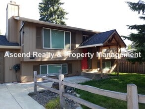 Building Photo - Price Reduced Again & *Move In Special* 4 ...