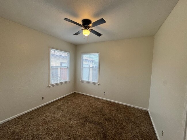 Building Photo - Charming home in 93308!