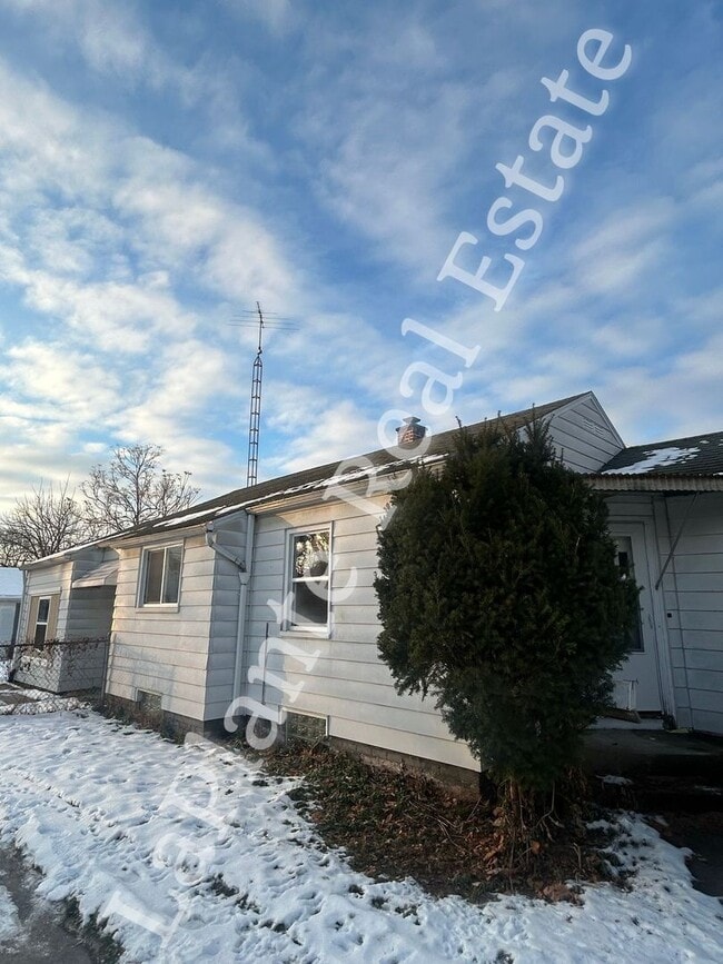 Building Photo - Cozy 2-Bed Home in Toledo