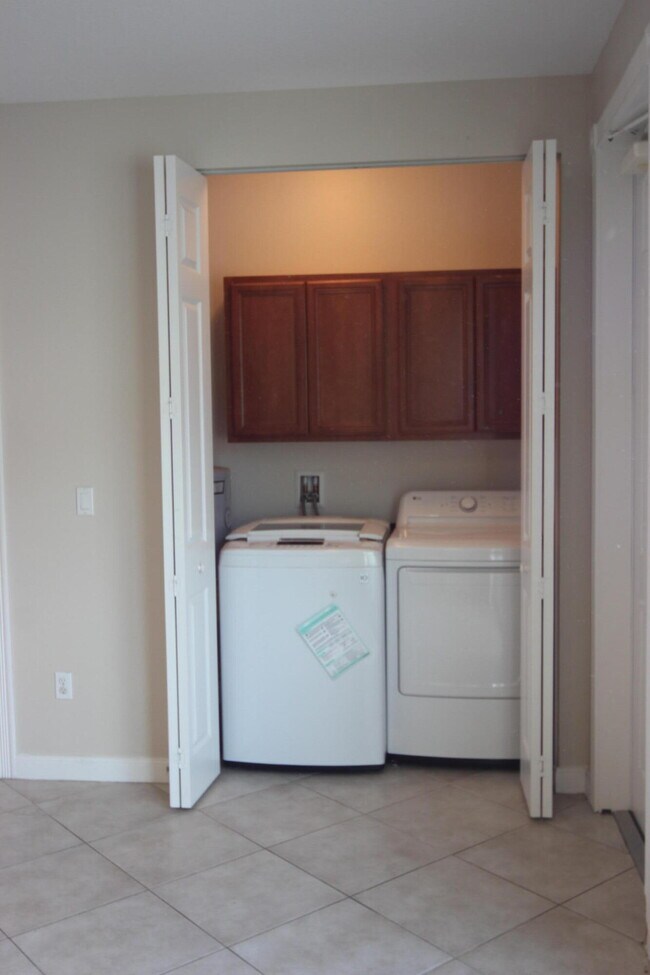 Building Photo - 1165 Islamorada Dr