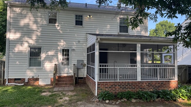 Building Photo - Hanover two story in Battlefield Green