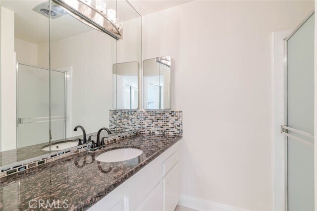 Building Photo - 14141 Dickens St