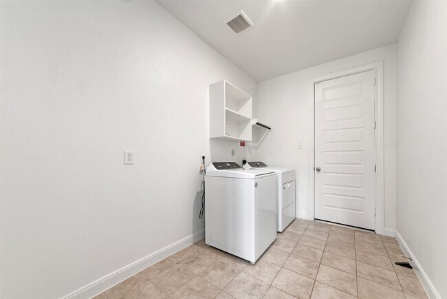 Building Photo - 1984 Highland Meadows Dr