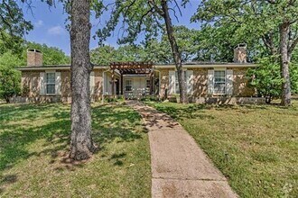 Building Photo - ***$500 off First Full Months rent with mo...