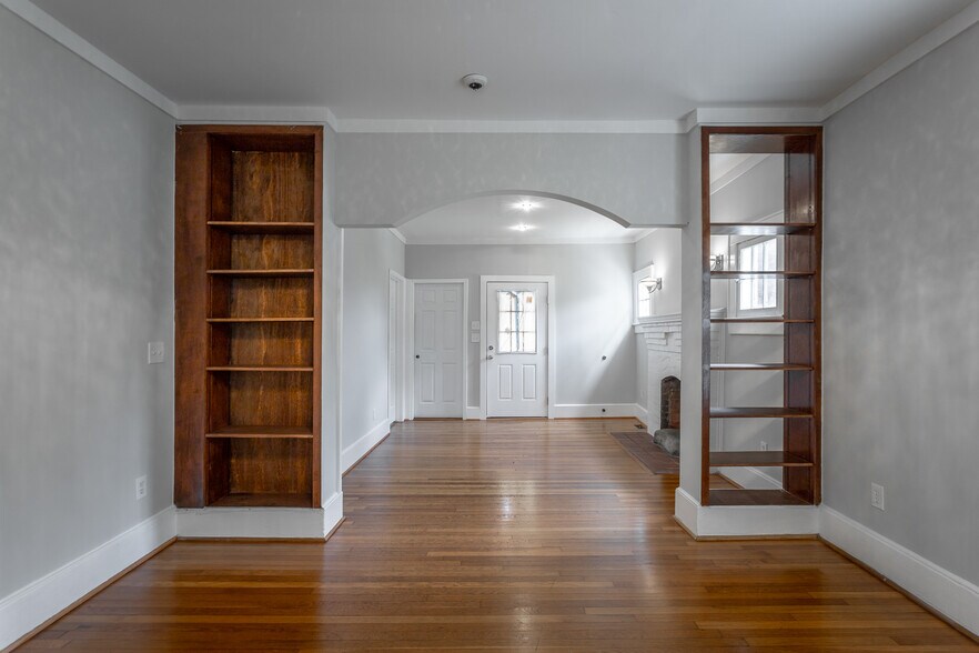 Building Photo - 2511 Oak St