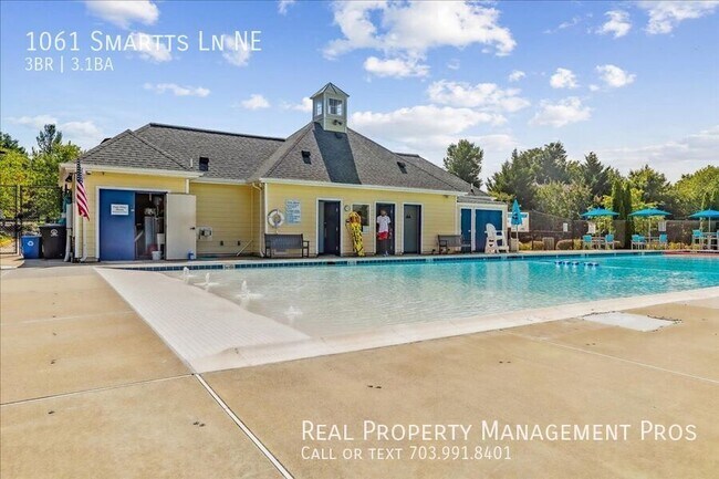 Building Photo - 1061 Smartts Ln NE