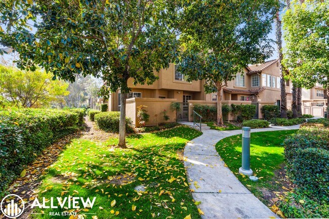 Building Photo - Gorgeous 2 Bed, 2.5 Bath End-Unit Home Available NOW in Aliso Viejo!
