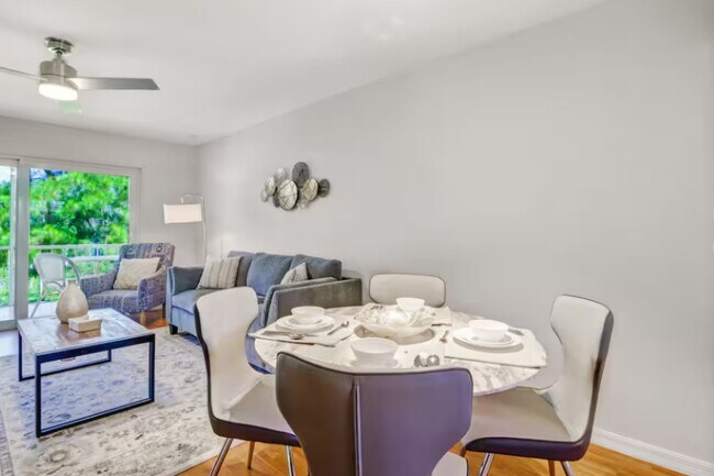 Building Photo - 170 Turtle Lake Ct