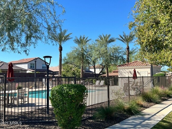 Building Photo - 836 E Constance Wy