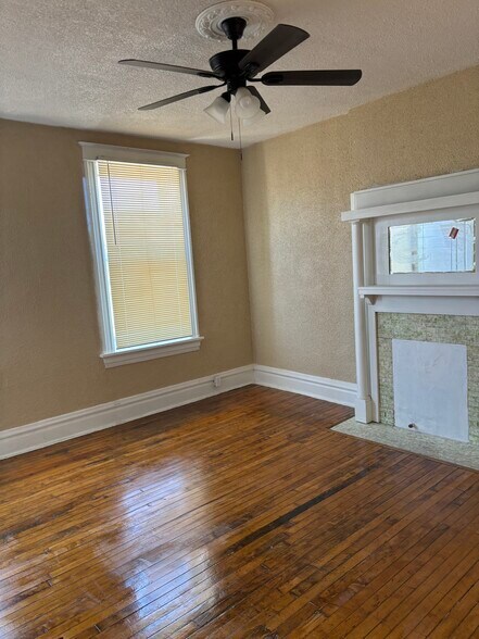 Building Photo - 3844 Lee Ave