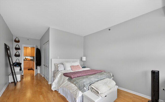 Building Photo - 1212 N Wells St