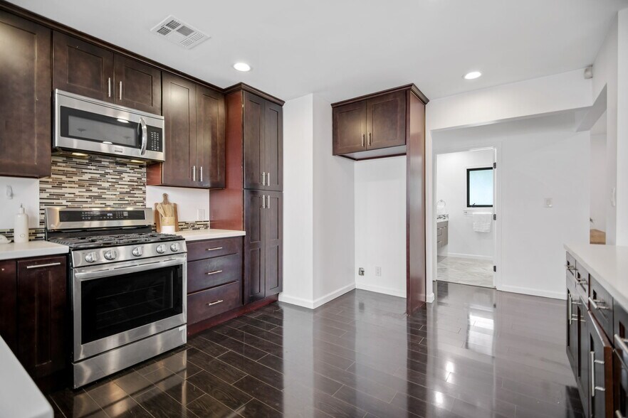 Building Photo - 2170 Linnington Ave