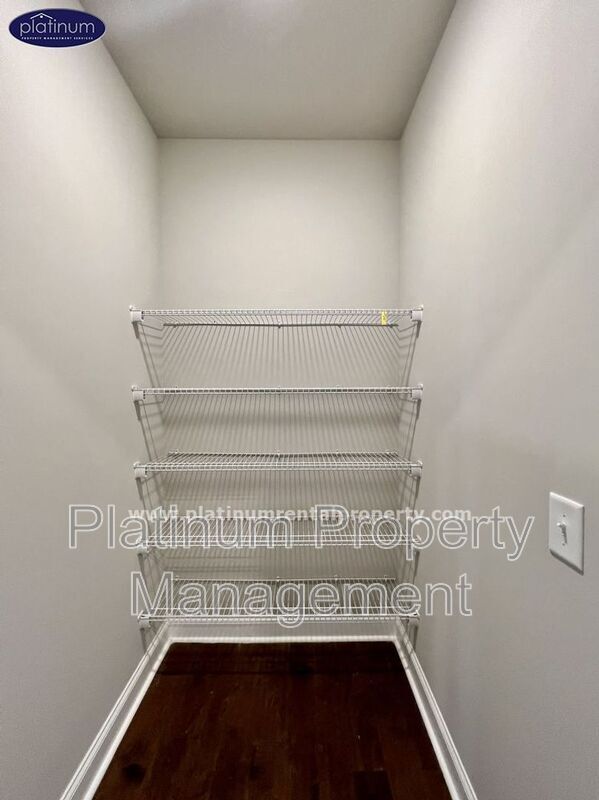 Building Photo - 2360 Manor Pointe Dr