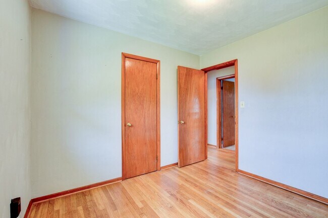 Building Photo - 609 Birch Dr