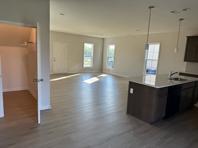 Building Photo - 2841 Blackford Pkwy