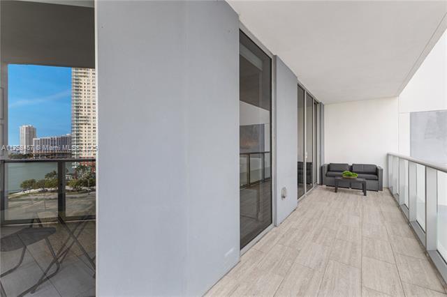 Building Photo - 1300 Brickell Bay Dr