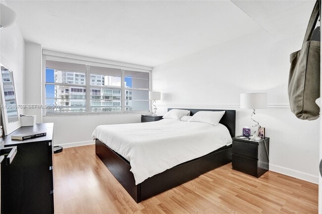 Building Photo - 18021 Biscayne Blvd
