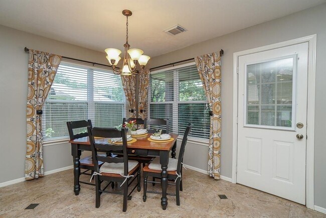 Building Photo - 210 Rolling Plains Dr