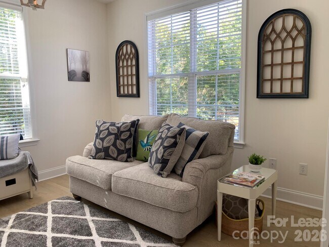 Building Photo - 9033 Rosalyn Glen Rd