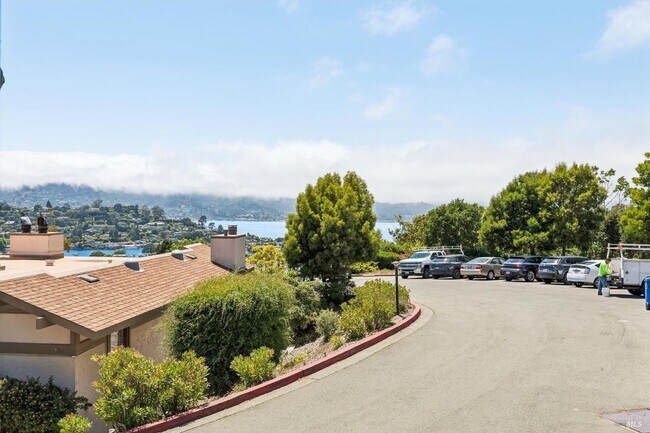 Building Photo - 112 Marinero Cir