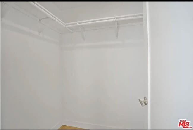 Building Photo - 7406 W 82nd St