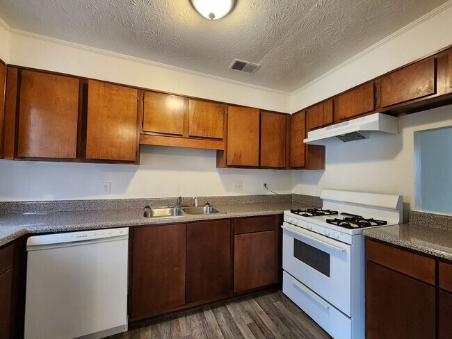 Building Photo - 2094-2094 Lenoa Ln