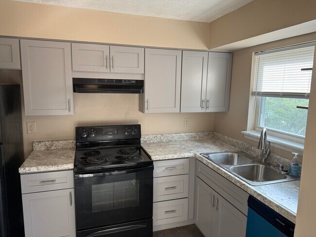 Building Photo - 3713 Hacker Ct