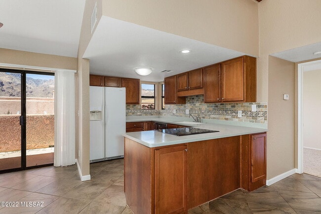 Building Photo - 5051 N Sabino Canyon Rd