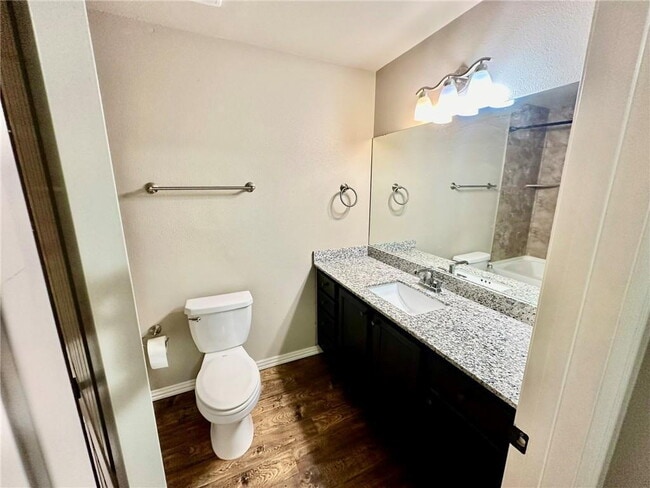 Building Photo - 186 Old Farmington Rd