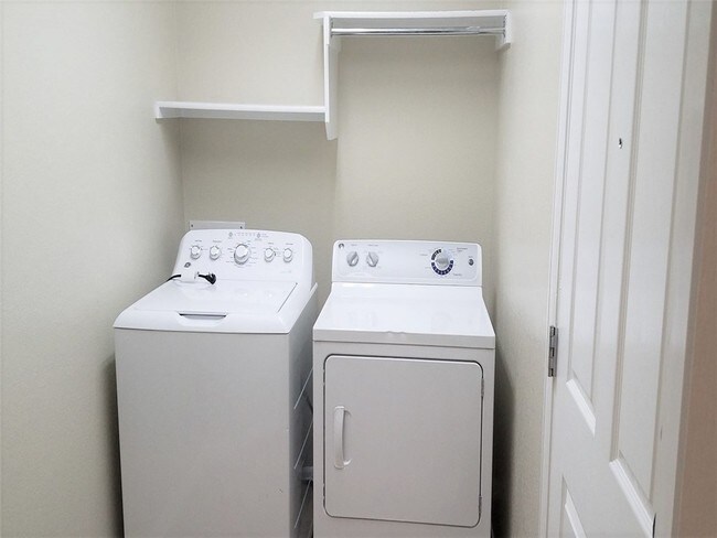 Building Photo - 352 King Elder Ln