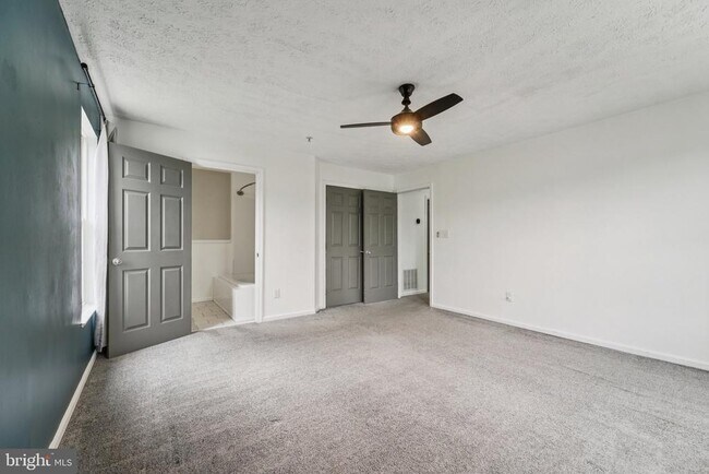 Building Photo - 2444 Blue Spring Ct