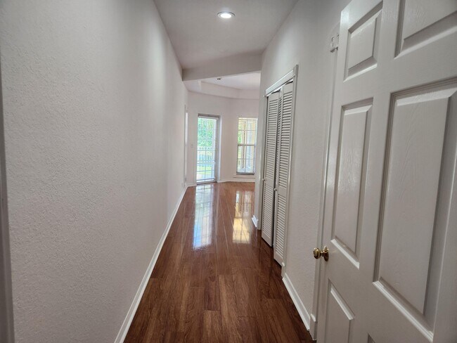 Building Photo - 17885 Fieldbrook Cir E