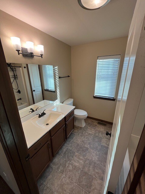 Building Photo - 62 Jaro Wy