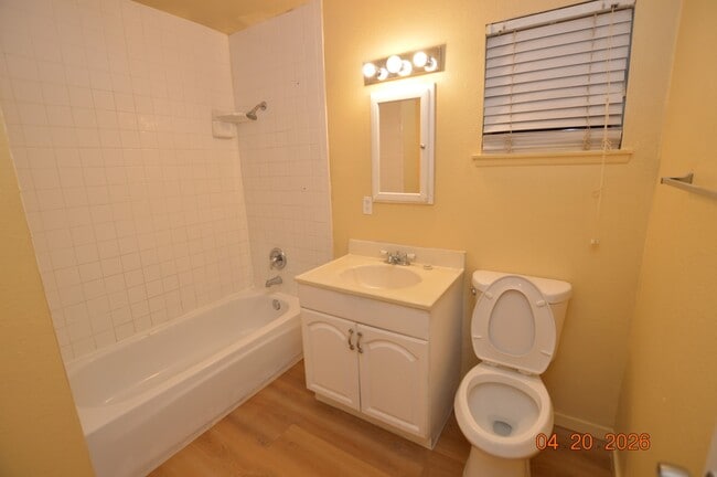 Building Photo - 325 Pershing Dr