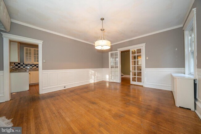 Building Photo - 709 E 20th St