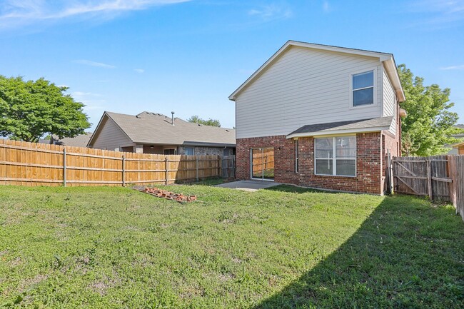 Building Photo - Lovely 2 Story 3/2.5/2 in NORTHWEST ISD Available Now!