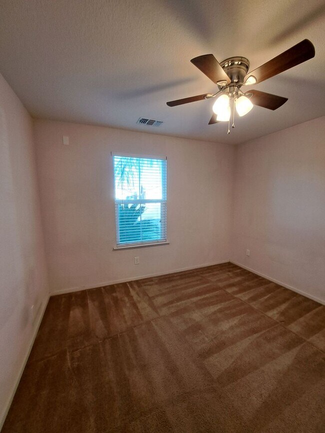 Building Photo - Stunning and Spacious - Don't Miss This Rental Home!