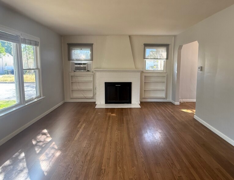 Building Photo - 11527 Albers St