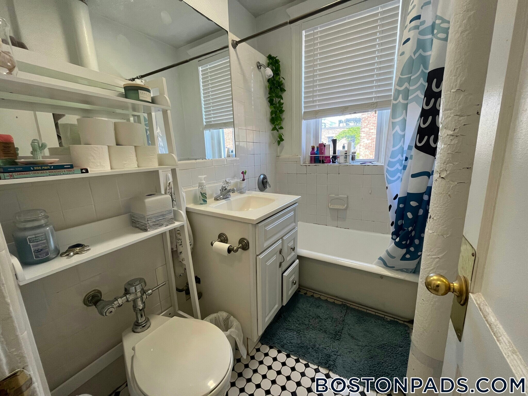 Building Photo - 121 Park Dr