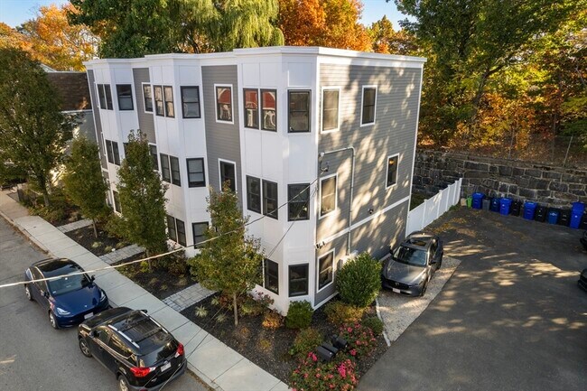 Building Photo - 50 Robey St