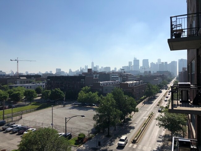 Building Photo - 6 S Laflin St