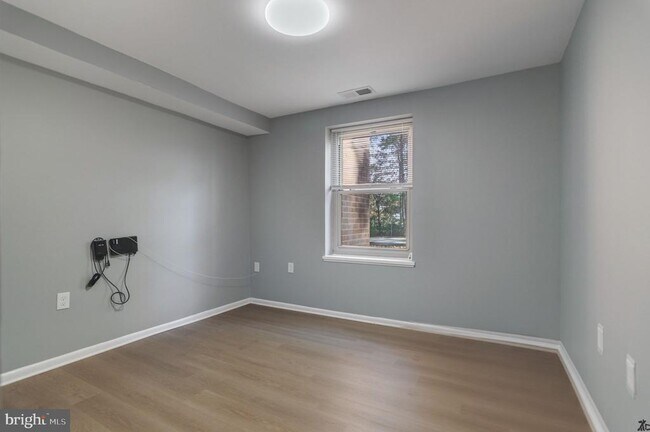 Building Photo - 3356 Woodburn Rd