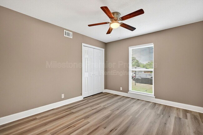 Building Photo - 112 S Wood Ave