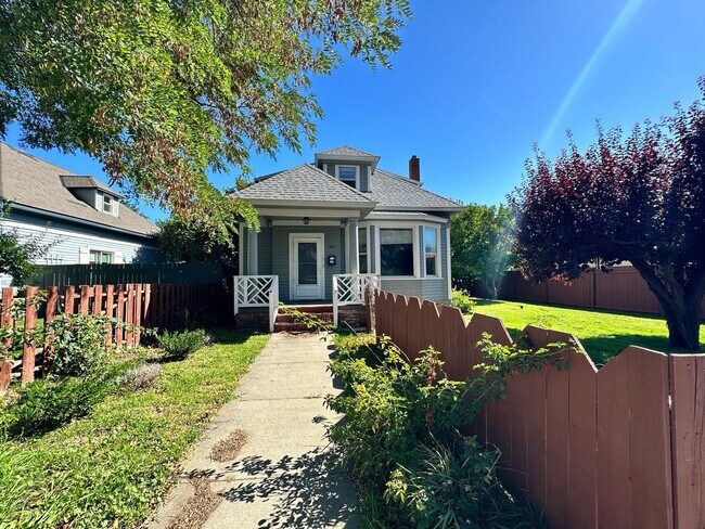 Building Photo - Remodeled Downtown Ellensburg Home