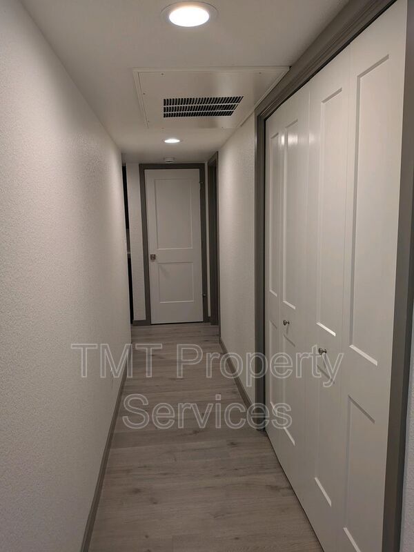 Building Photo - 7330 Stratford Pl
